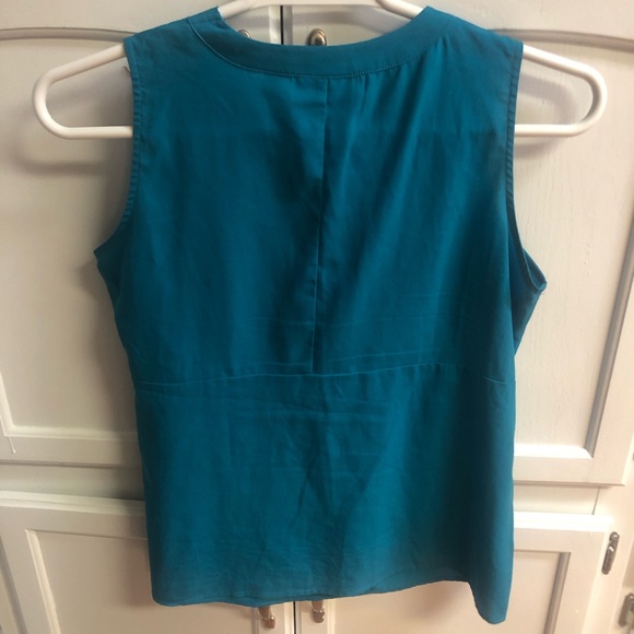 Bluish green woman’s large tank top, bundle 3 $10 items for $20 - Picture 2 of 3